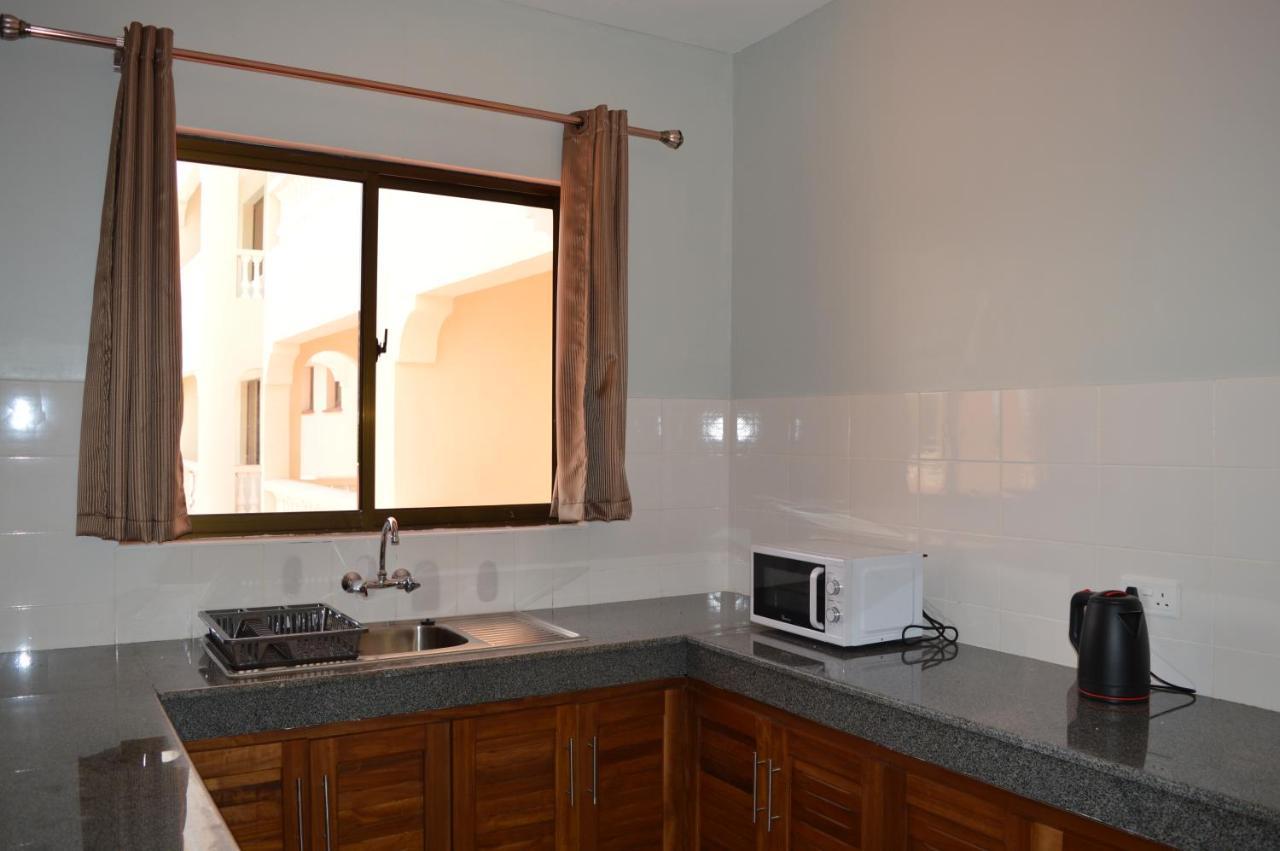 Hotel Tiffany Mombasa Bagian luar foto