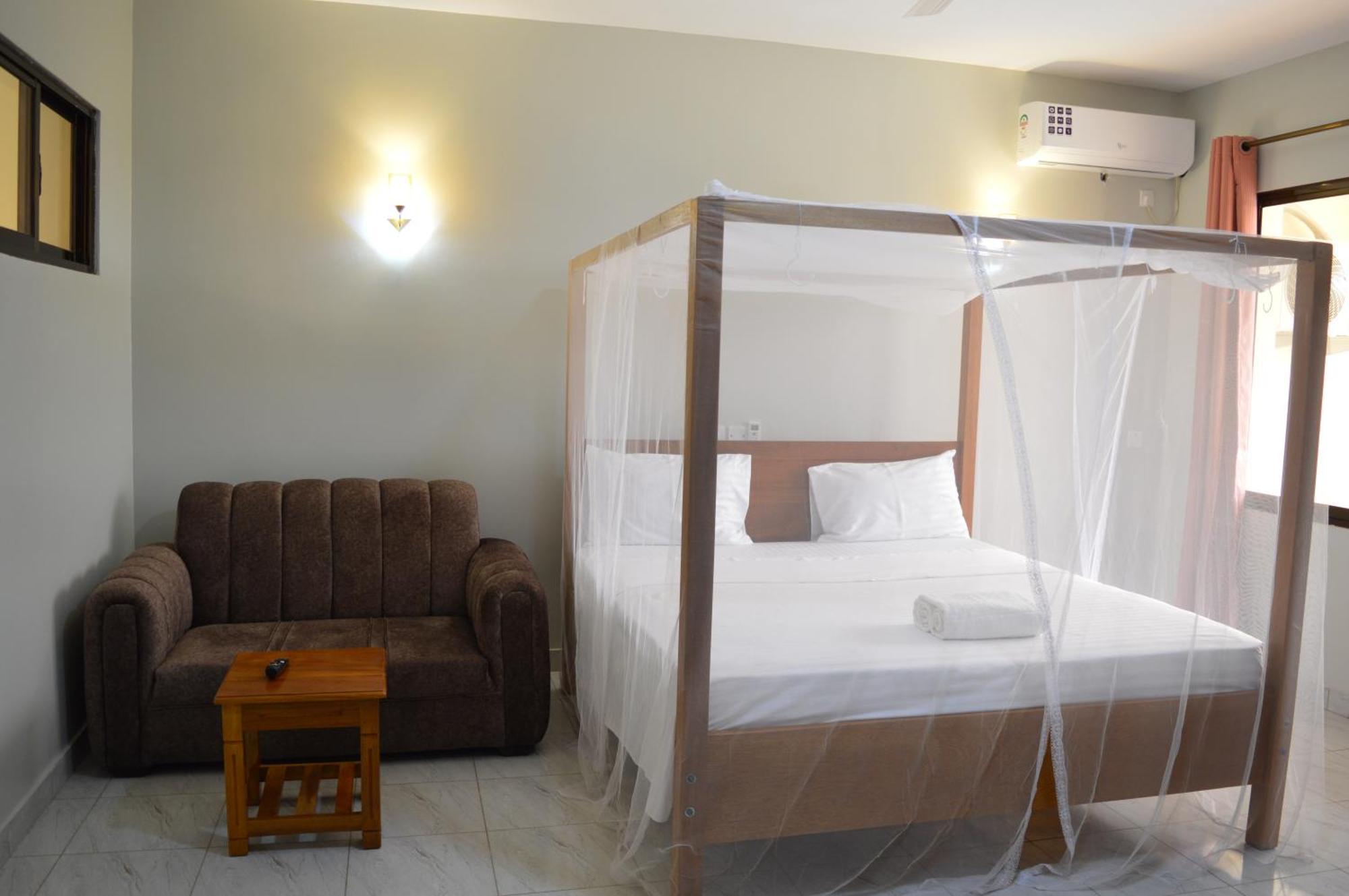 Hotel Tiffany Mombasa Bagian luar foto