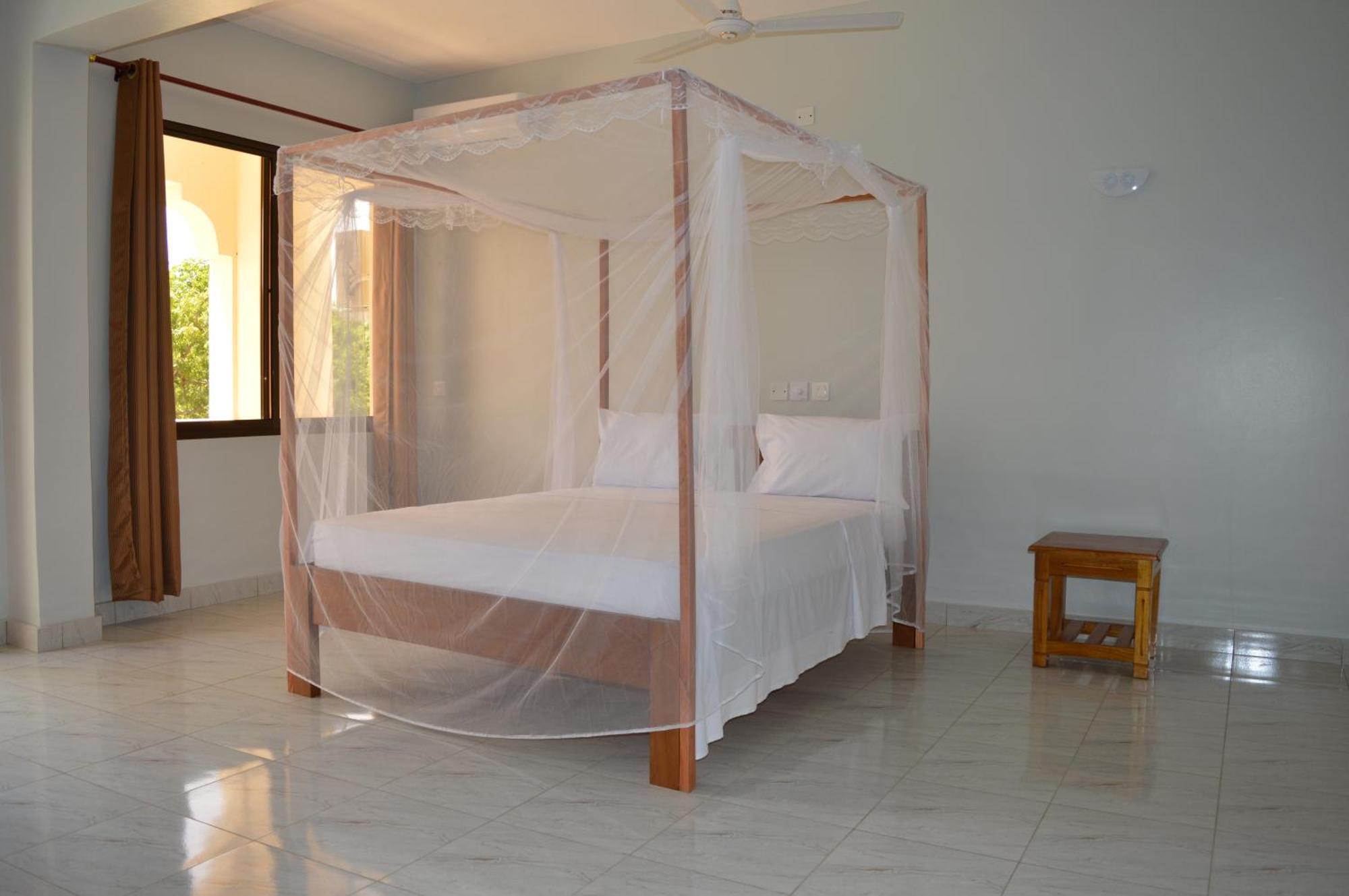 Hotel Tiffany Mombasa Bagian luar foto