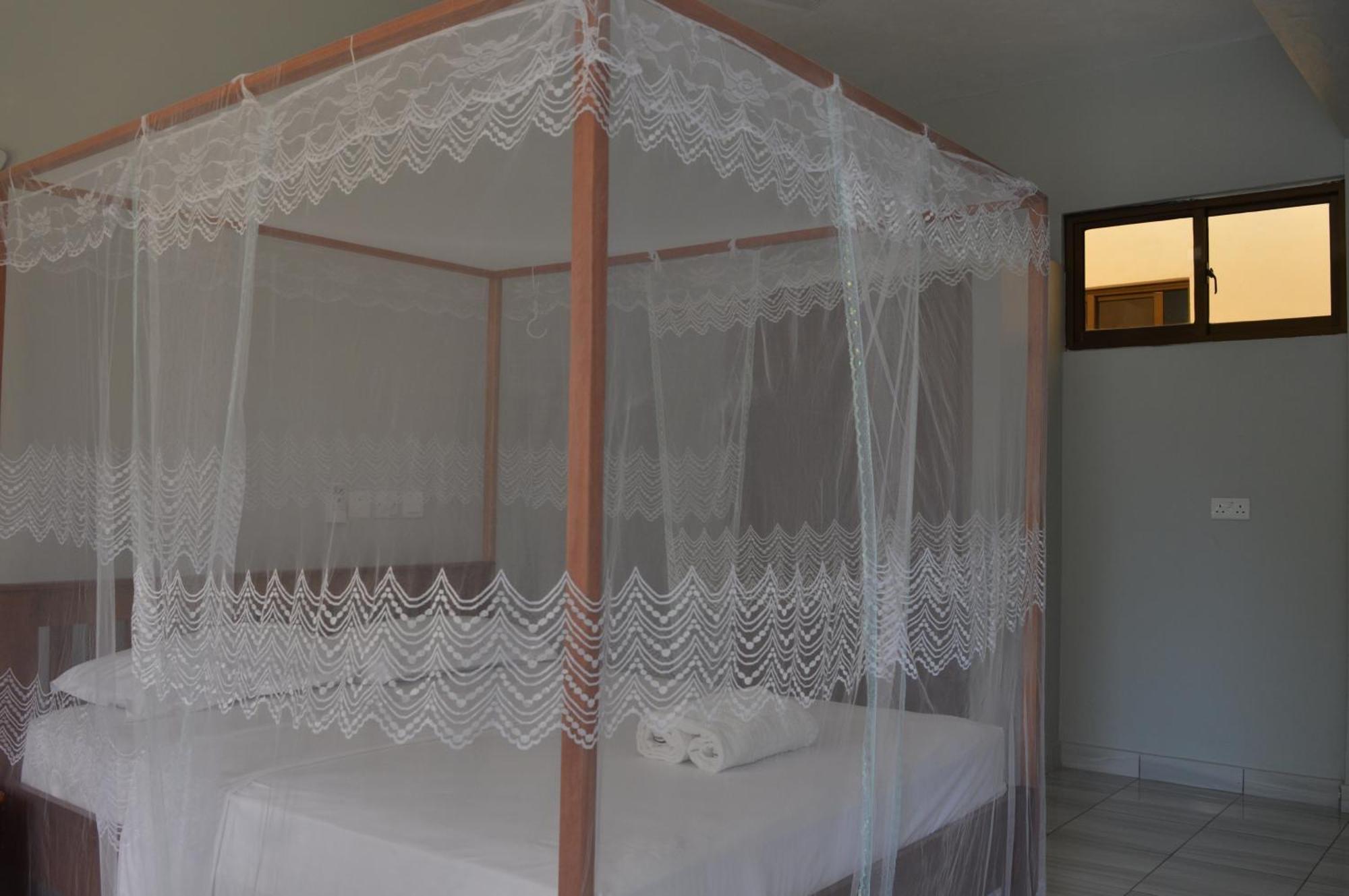 Hotel Tiffany Mombasa Bagian luar foto
