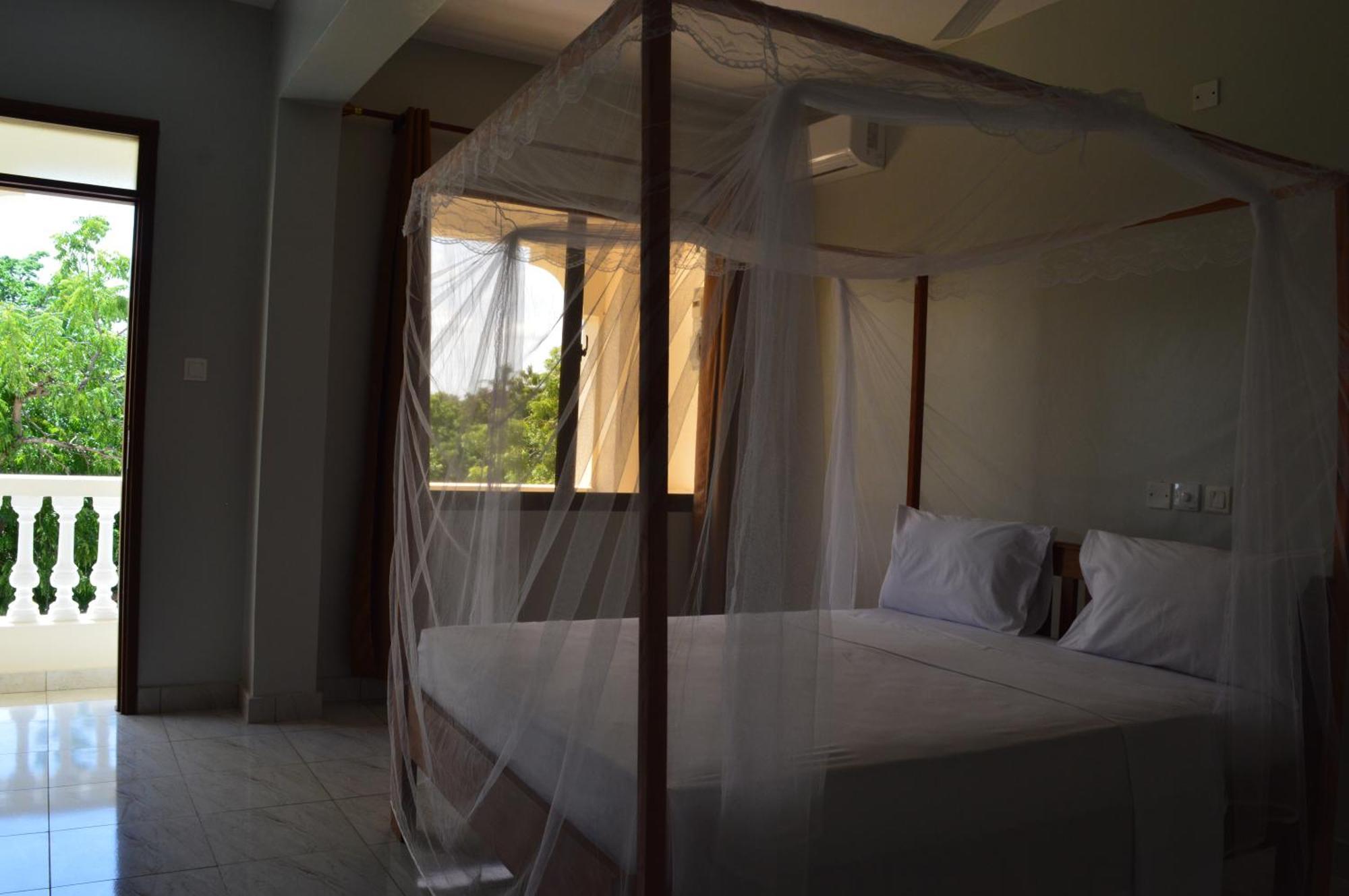 Hotel Tiffany Mombasa Bagian luar foto
