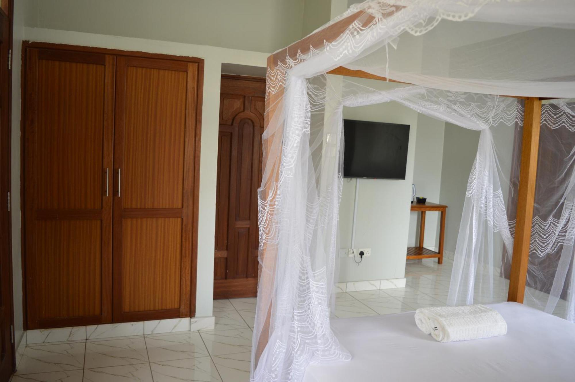 Hotel Tiffany Mombasa Bagian luar foto