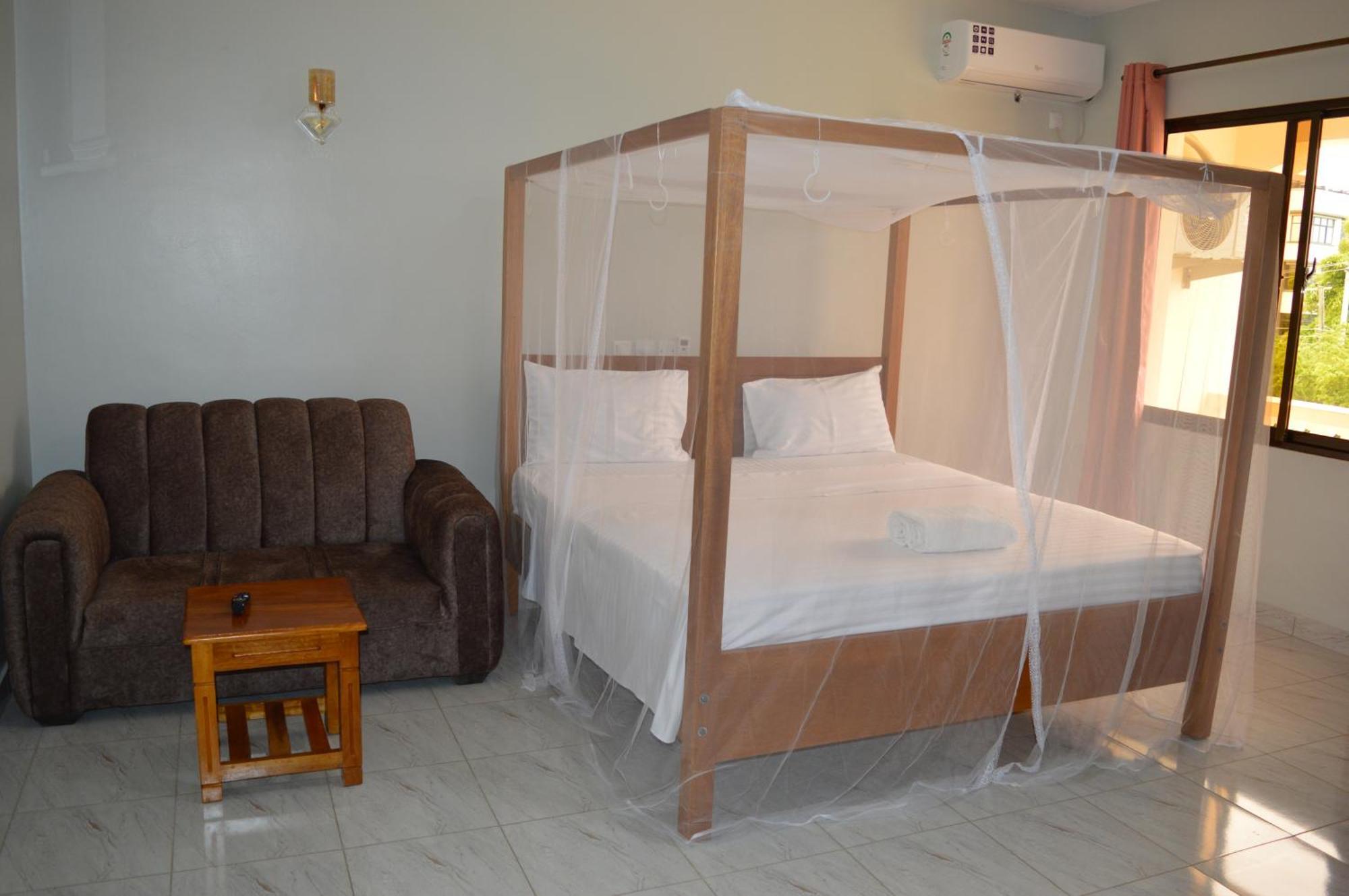Hotel Tiffany Mombasa Bagian luar foto