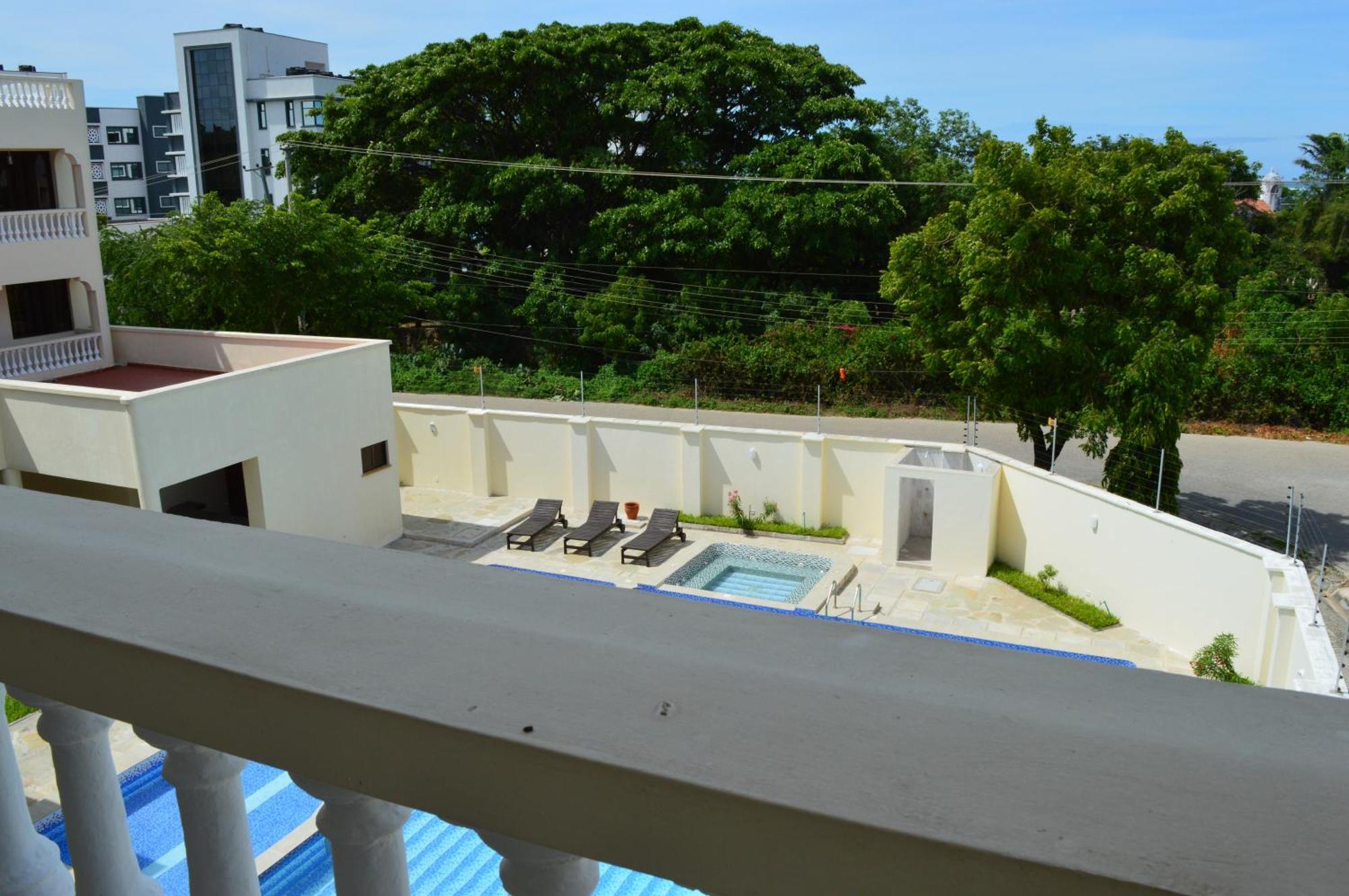 Hotel Tiffany Mombasa Bagian luar foto