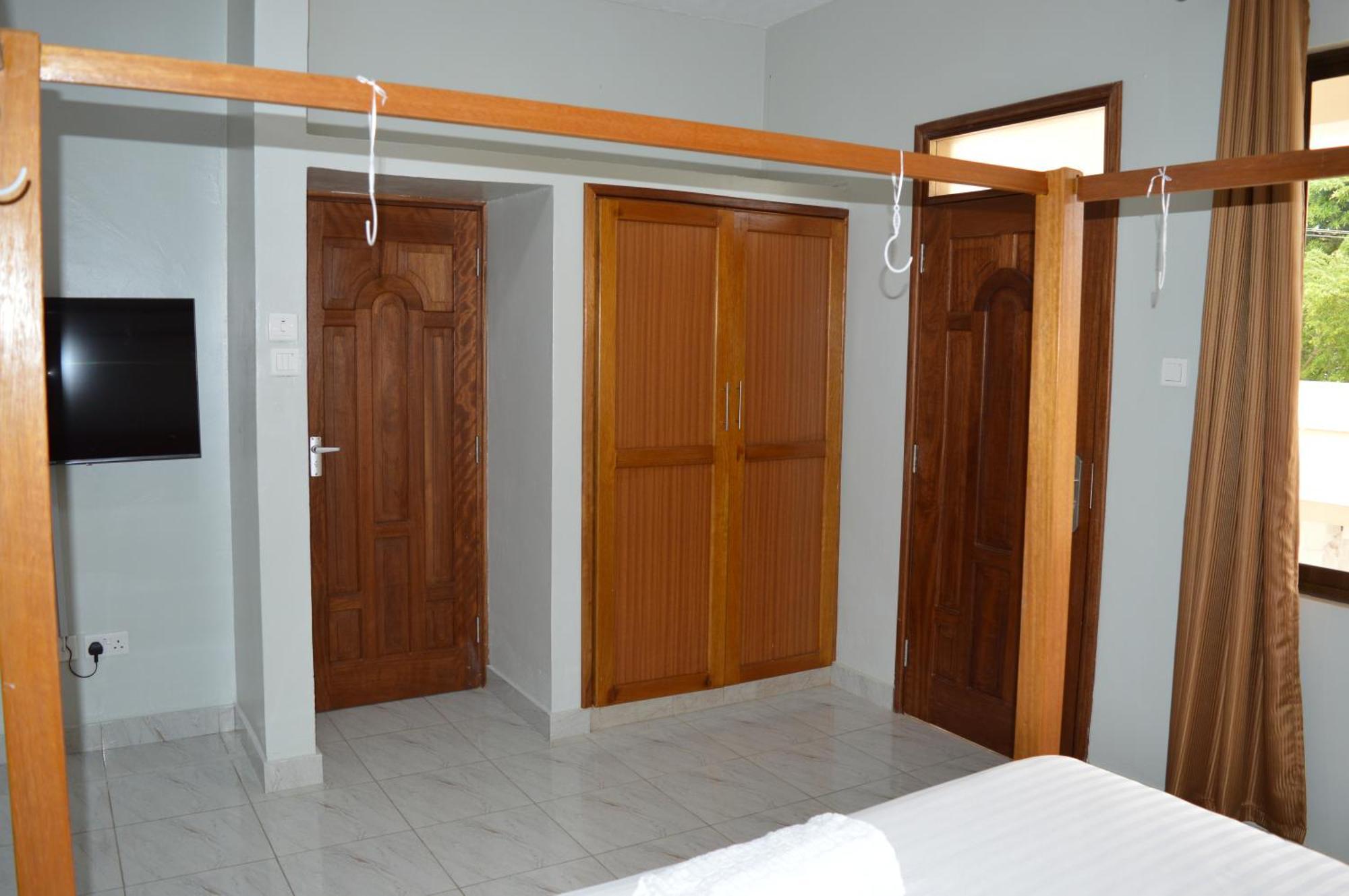 Hotel Tiffany Mombasa Bagian luar foto